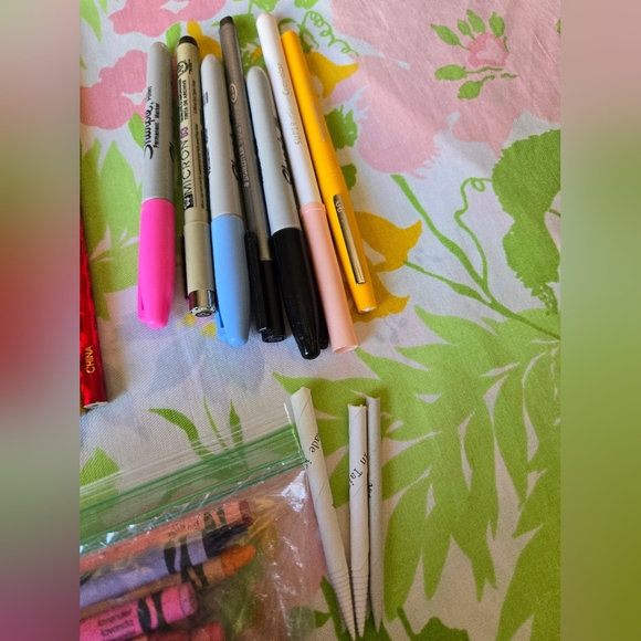 Art Supplies Lot - Picture 3 of 9